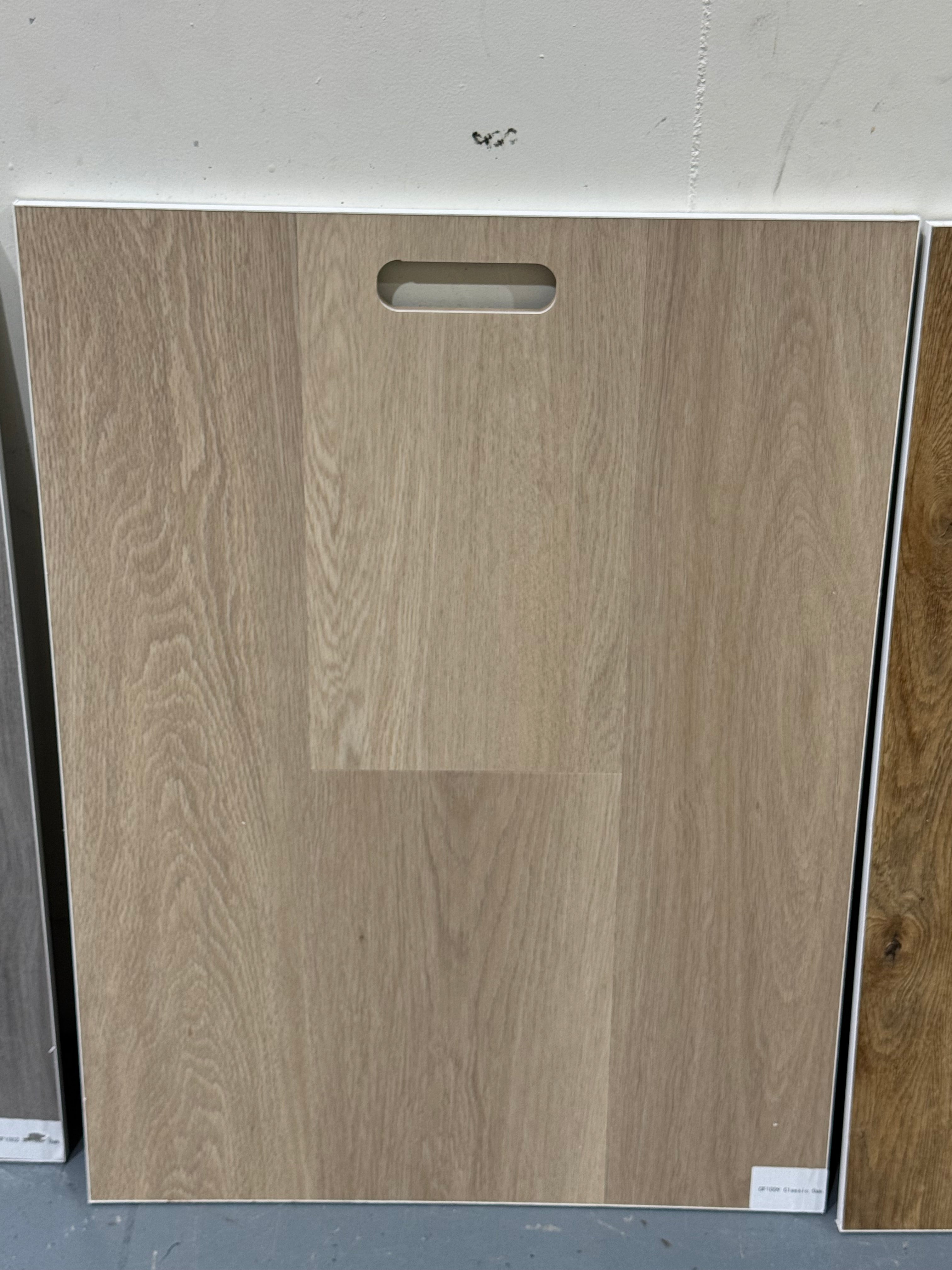 Classic Oak – 7.5mm SPC Hybrid Flooring (1.4m² per Box)