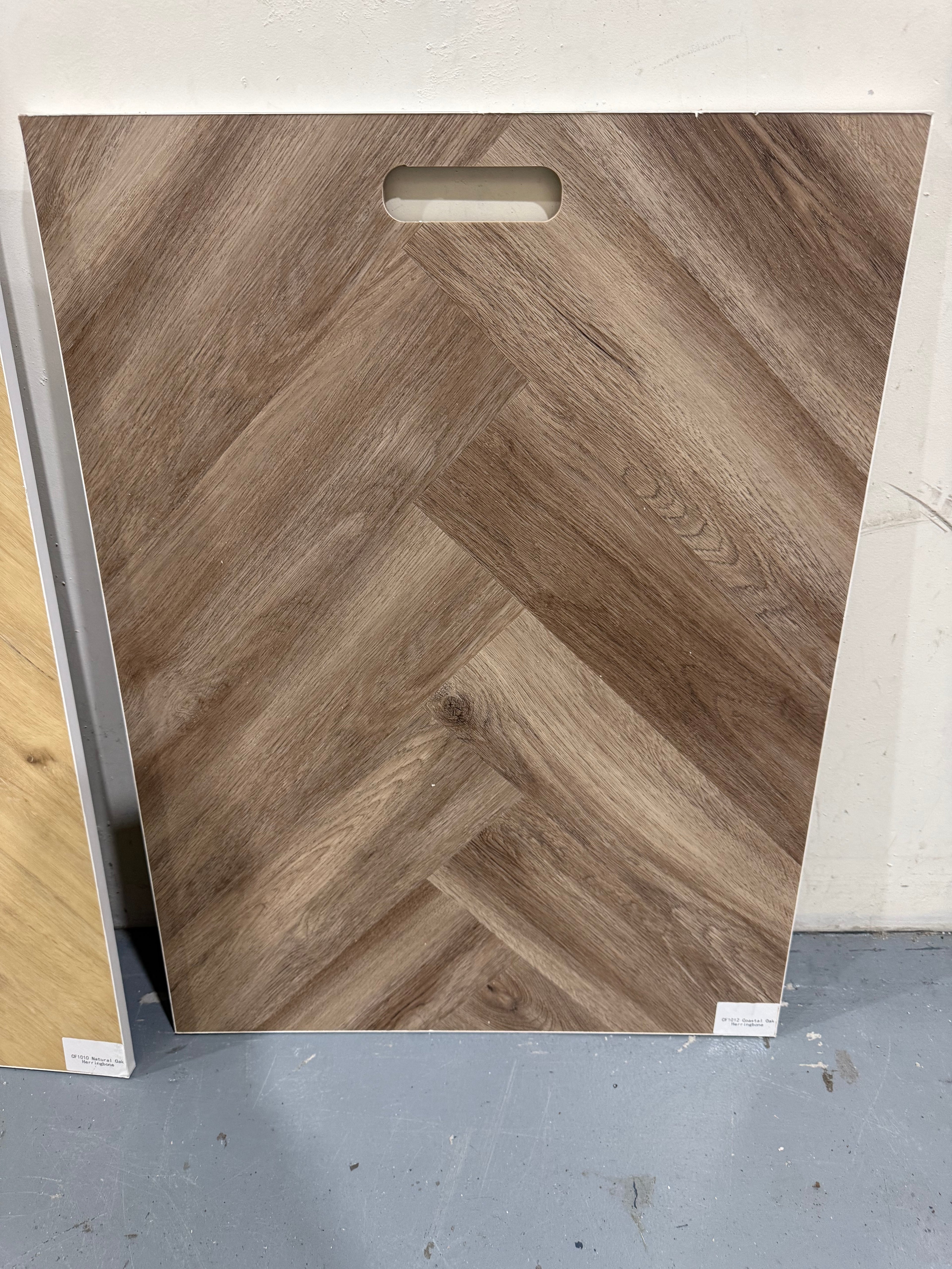 Coastal Oak – 7.5mm SPC Hybrid Herringbone Flooring (0.915m² per Box)