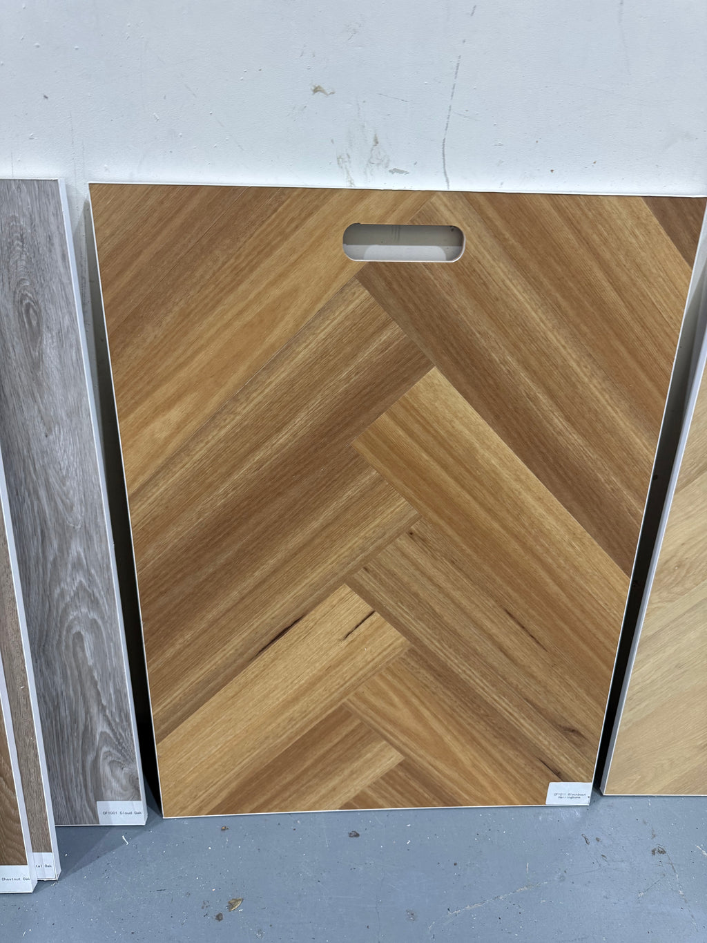 Blackbutt – 7.5mm SPC Hybrid Herringbone Flooring (0.915m² per Box)